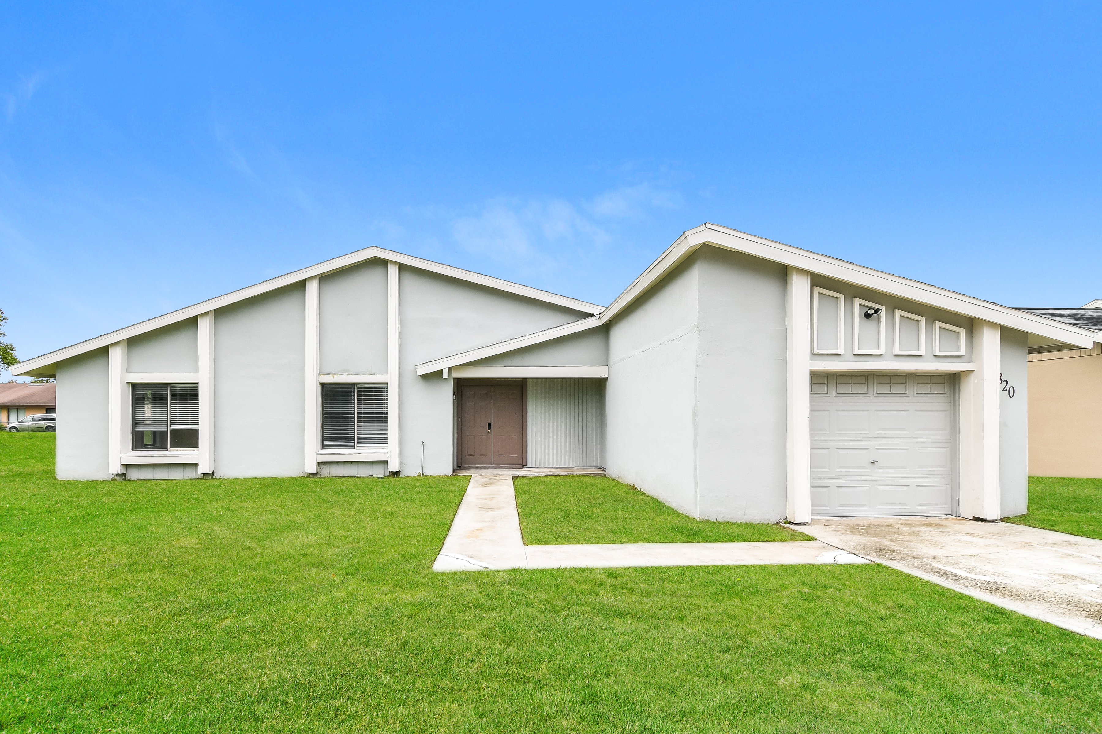 820 E FLAG LN KISSIMMEE, FL 34759